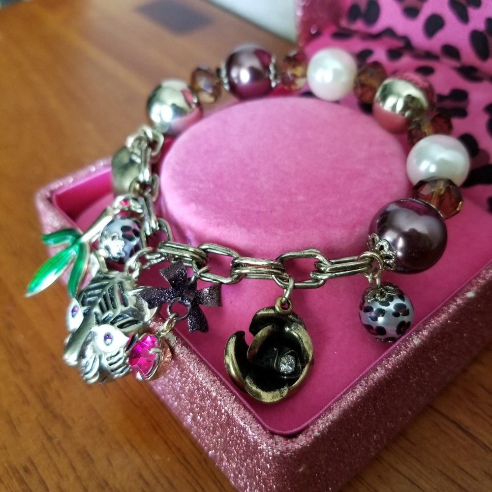 🔴SOLD🔴Betsey Johnson Jaguar Stretchy Bracelet - Picture 4 of 7